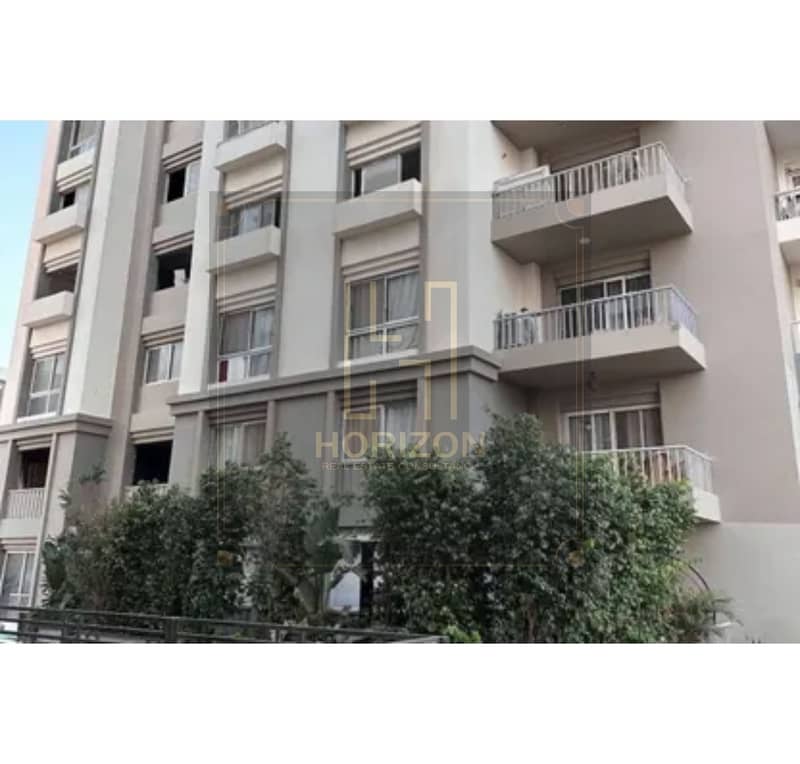 5 8397429-f88aao. jpg