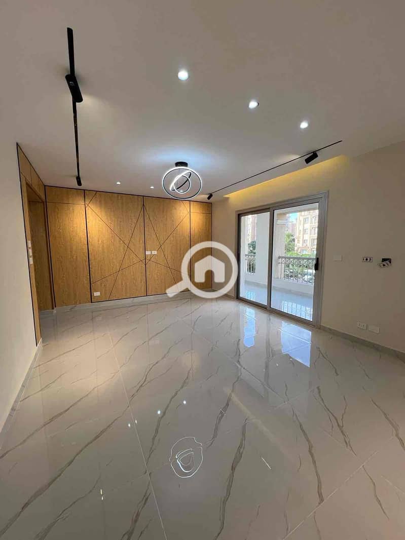 9 b8ce34f4-02f1-4948-8117-cae77a8bd025. jpg