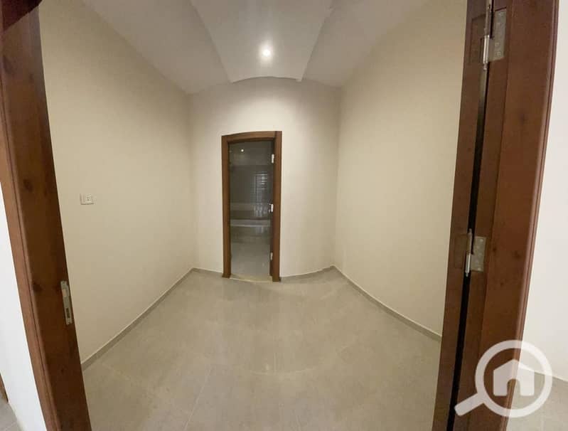 8 7740e736-5867-4662-8832-691a3a6c937e. jpeg