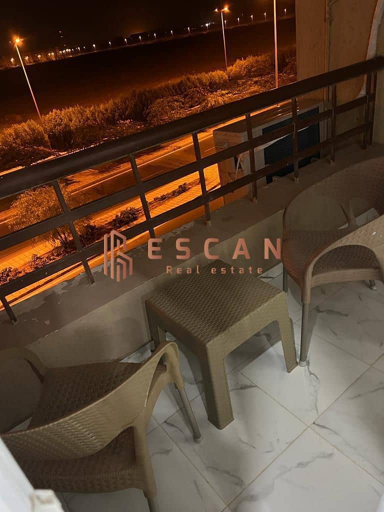 4 21dbd4c5-ddc4-42b7-90a0-467747a23daf. jpeg