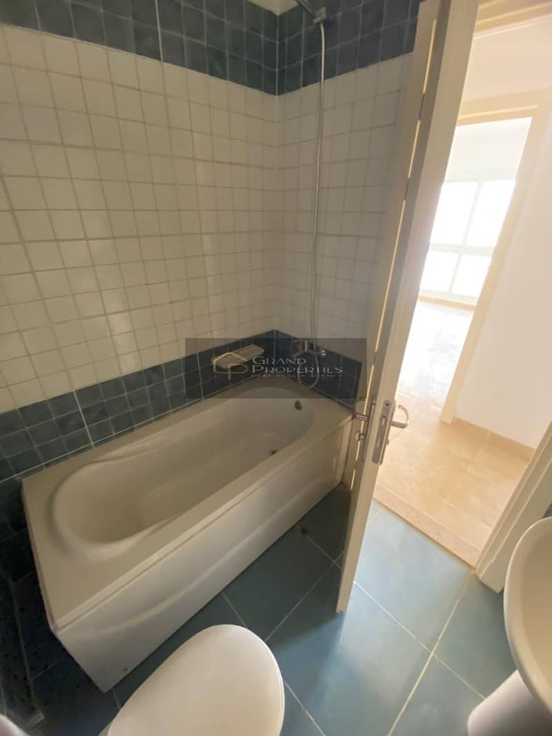 4 3975e5c0-94a3-47d8-9e5d-32ad3f21bafd. jpg