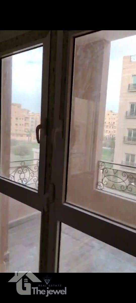 3 e51016e4-b5f1-4c82-8345-8c9e04fe2b5a. jpg