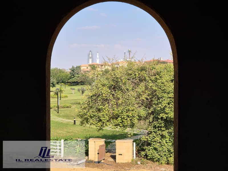 15 e463d0ef-ef45-4da2-acaf-0a80829dece6. jpg