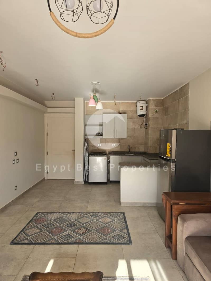 9 7004e45d-fcb8-4828-88ac-e87ff0890563. jpeg