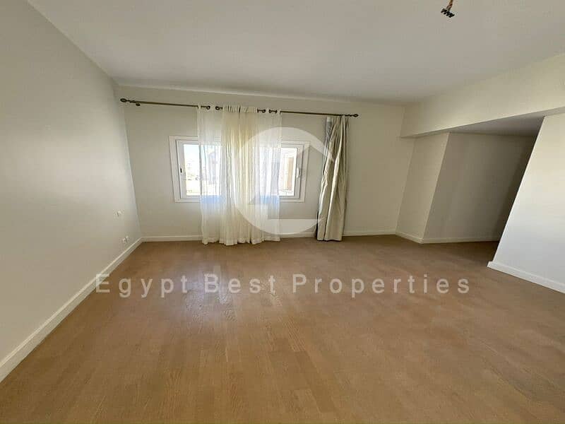 8 d6507f7b-b47b-4b6c-b893-6ba577bbd11e. jpg