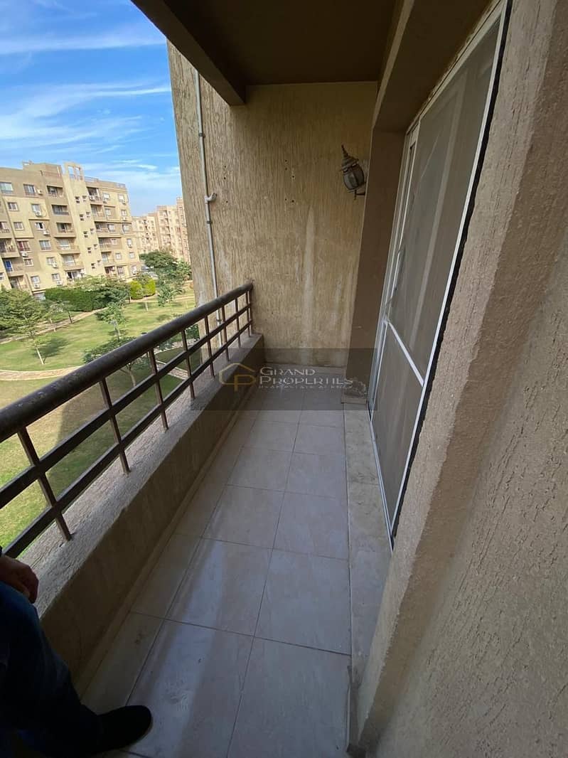 2 2b465460-8922-44ad-813d-08f15b87f808. jpg