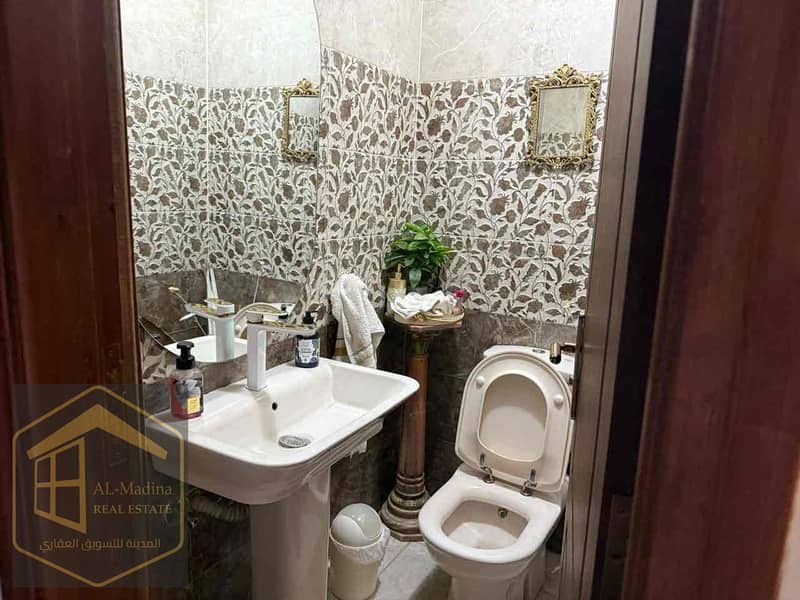 11 3b1a853b-a472-450b-9654-32b230ff4248. jpg