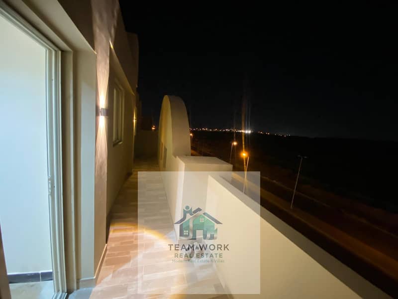 16 cda35b4a-5fd8-40f4-8216-3ca7e0e9e553. jpg