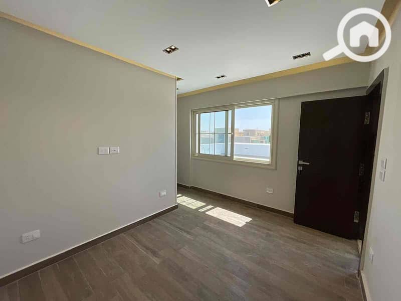 15 f3cd854d-6e51-4e16-881b-ce93aa17575d. jpg