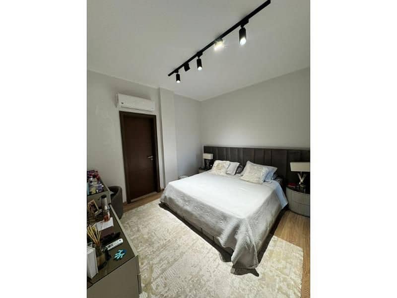 4 5a2c2832-412b-49c8-b603-f7c61c68abd7. jpg