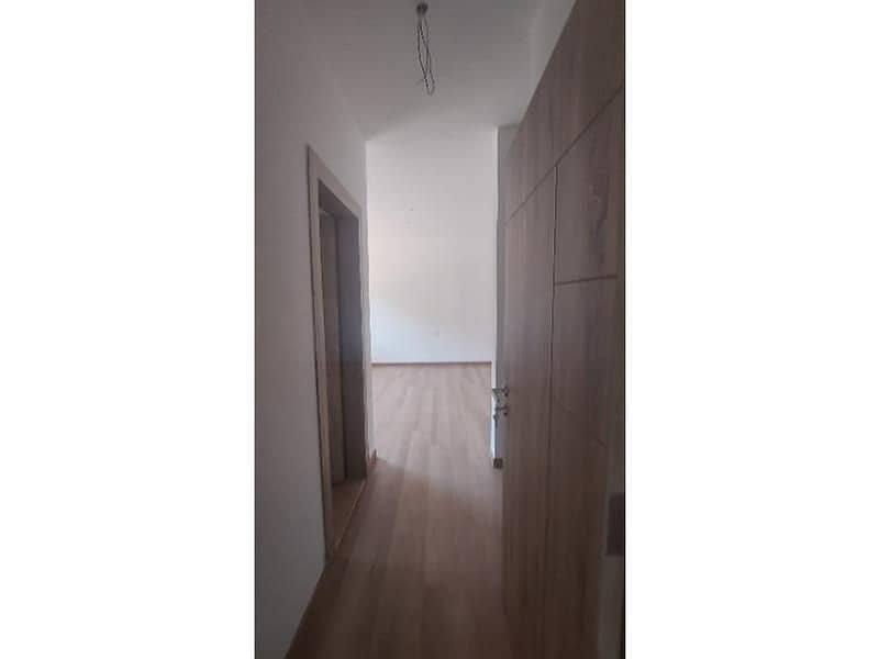 8 dcae05fe-5feb-4706-bd7d-729f46d01a5c. jpg