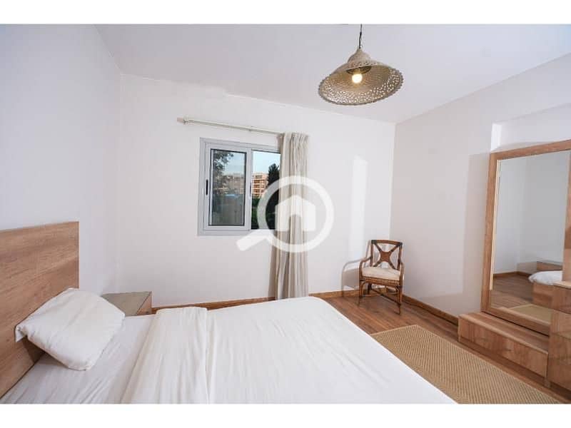 3 047957b0-5b1c-4103-b806-0a4fbefae201. jpg