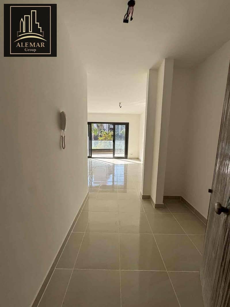 2 f01f2cfb-e5e5-481d-8da1-a3bf84b71615. jpg