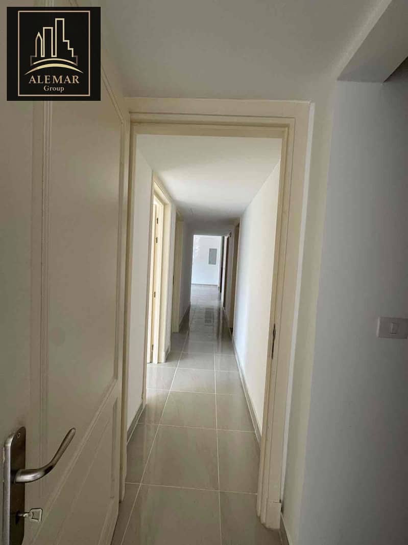 10 d4849f99-95a8-428e-9f1b-8ec8686792d4. jpg