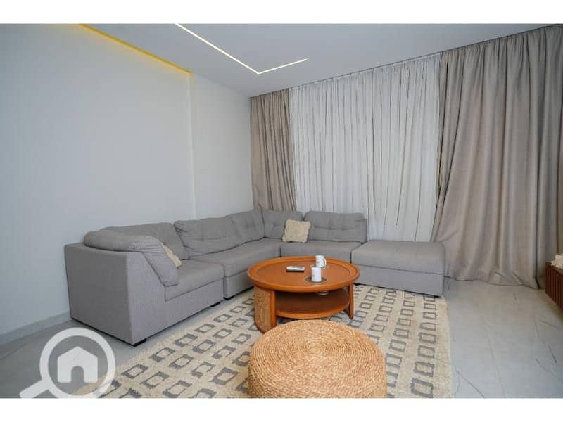 10 d86949dc-606a-4cfc-b1f0-30ac3c4a7927. jpg