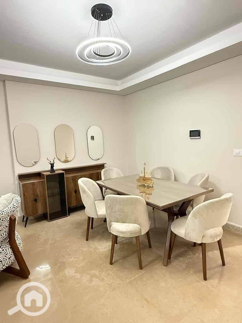 4 f21b8359-3e70-4d19-b656-6c91ad88da65. jpg