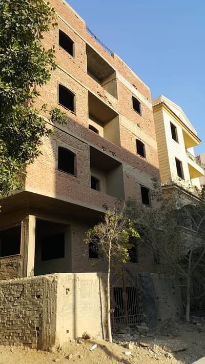Residential Land for Sale in 6th of October, Giza - للبيع في ٦ أكتوبر من المالك مباشرة - عمارة ناصية تحت التشطي