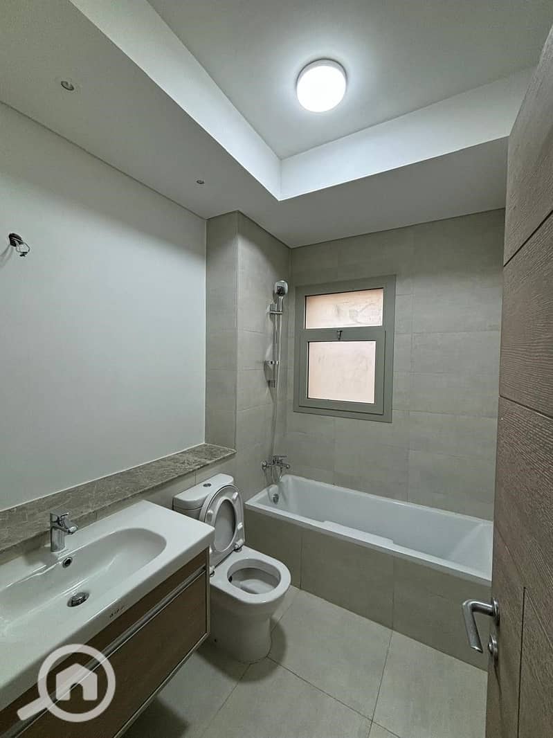 4 7de80f1c-7837-463c-8e13-4c7db237c8b3. jpg