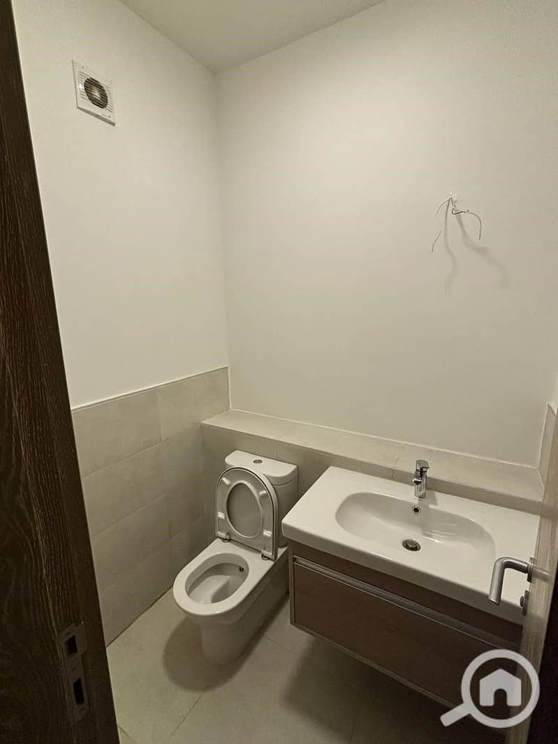 10 344d0ed7-c00f-4a43-bac6-d2577a70d76a. jpg