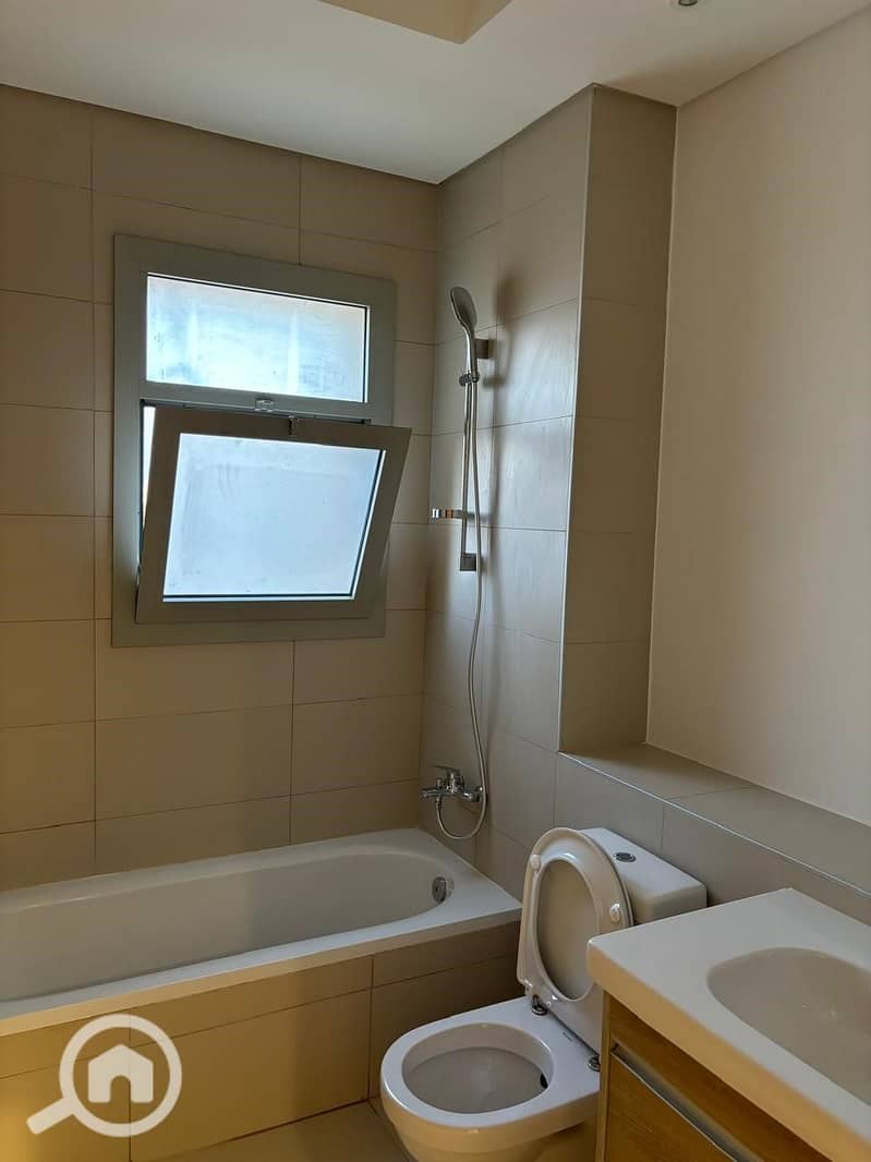 14 d377e823-da23-446d-a5ac-6c8c2d318b88. jpg