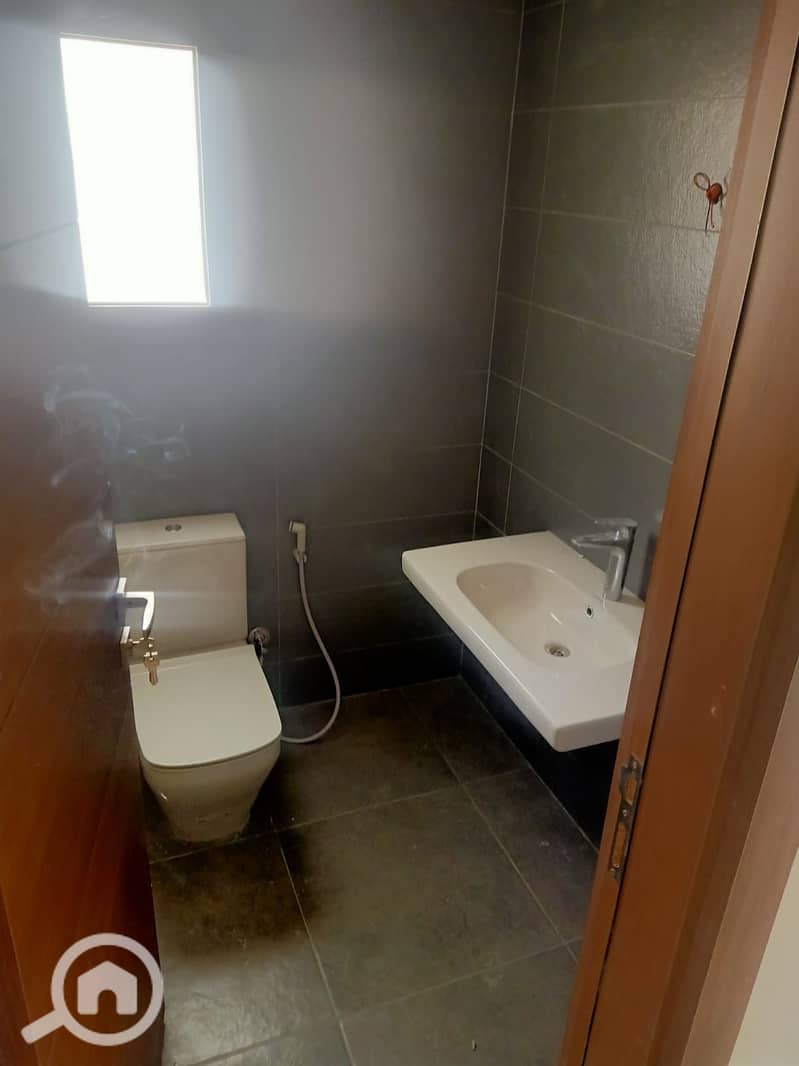 5 4fdca4c5-c12b-4e6a-bf64-f82883aed7c0. jpeg