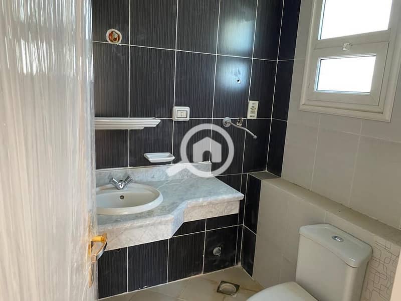 12 8e0139a5-148c-4334-97e7-5a4332d5e3a6. jpg