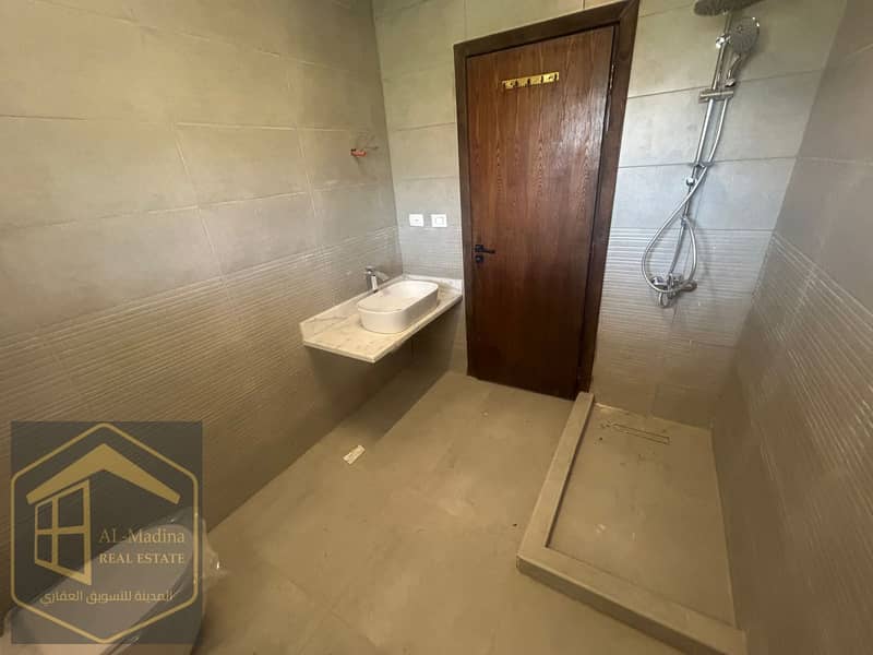 17 WhatsApp Image 2025-12-14 at 17.36. 59. jpeg