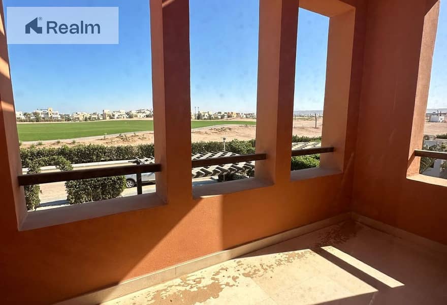 4 b77ad87e-2dd1-41e3-925c-a15da8beae3d. jpg