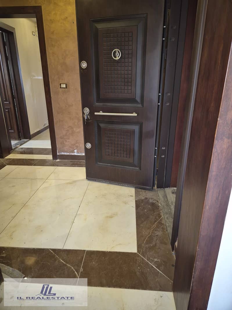 12 d0f502e0-4e64-410d-a0df-7f47d85e6c74. jpg