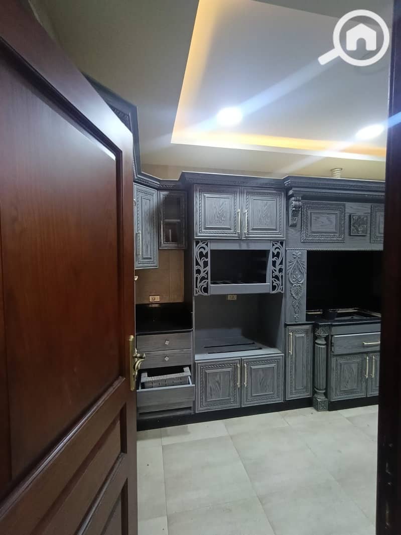 10 c0ef8186-85ed-4c38-bb06-1c20e3a74b90. jpeg