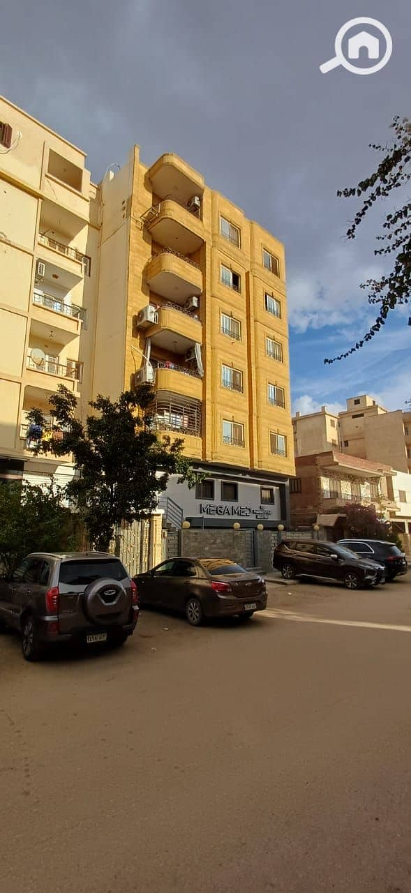 9 d048894d-97cc-49f1-b0fc-231916330c13. jpg