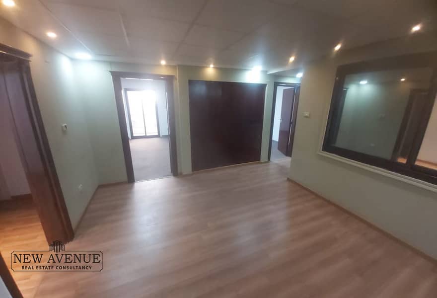 4 3ccdc3e8-1eab-4953-a205-01f52353d404. jpg