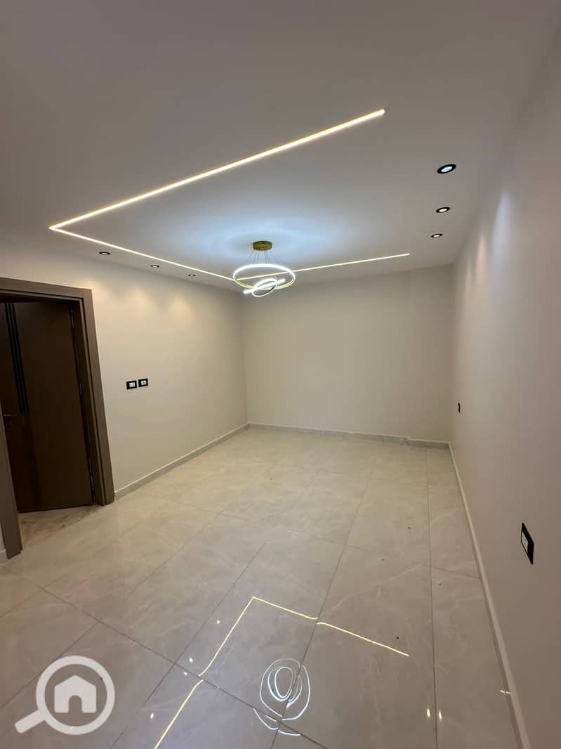 8 352a7e38-bcee-41d0-bcdc-71de25abe631. jpeg