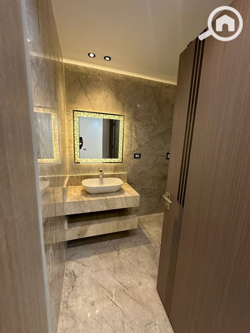 12 4b1b53b5-c5b8-4119-bc82-3134477e8ea6. jpeg