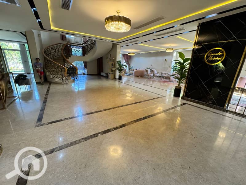 24 034f8ee1-072b-470e-a1e8-071889e53ef0. jpeg