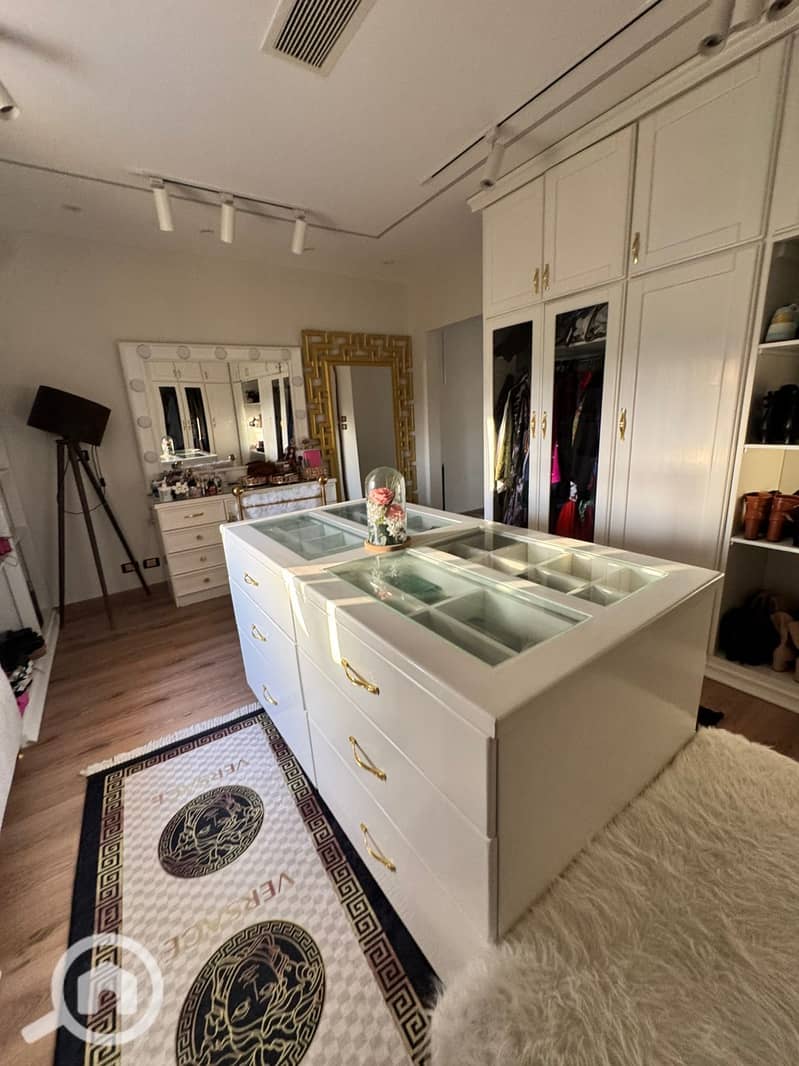 42 4381b399-34a4-4cff-8aba-5a18176ea552. jpeg