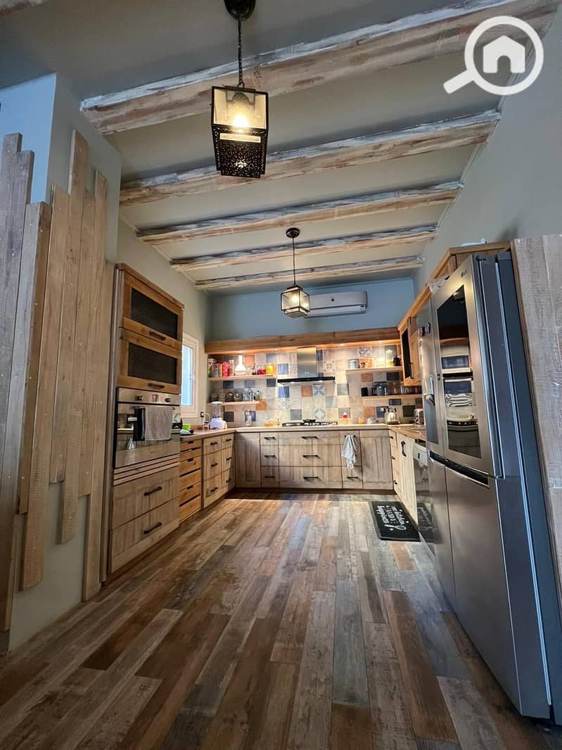 10 c785f2ec-5484-4d04-81b9-86df16200546. jpeg