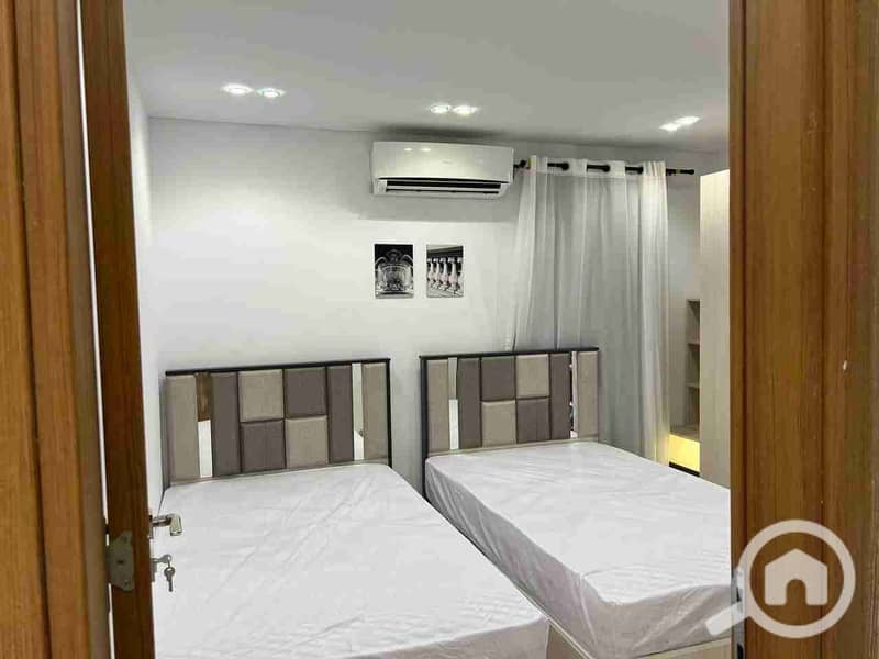 1000382884. jpg 1000382884. jpg