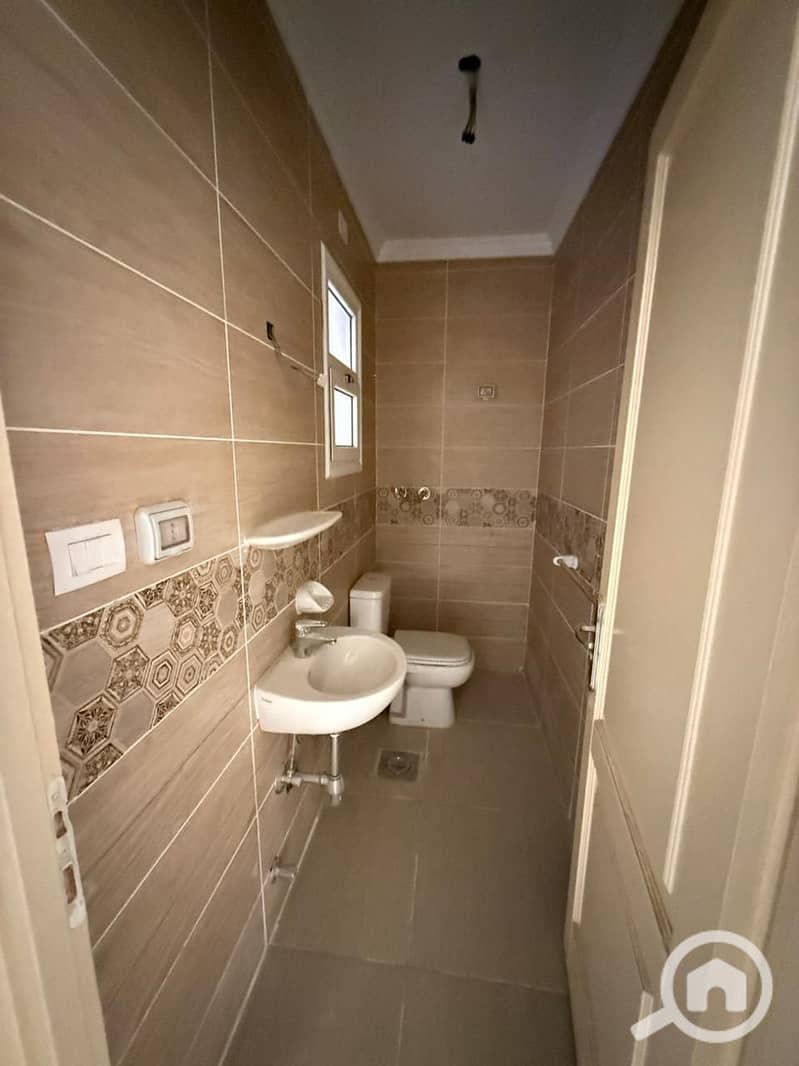 6 8f0f70be-ee8d-4d09-989d-07dab2ff5324. jpeg