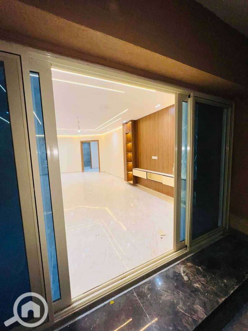 4 0e987d92-09e7-4412-b676-068109fba177. jpg