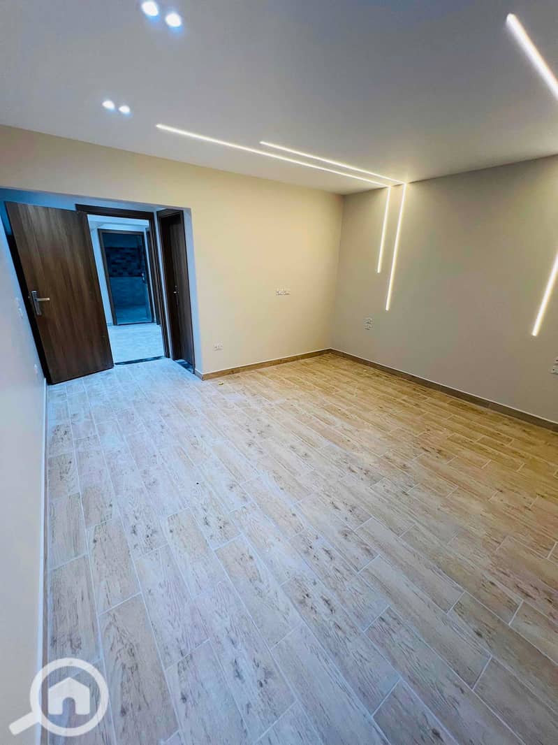 12 013d1223-1b5b-4bba-b884-9c064ce6704c. jpg