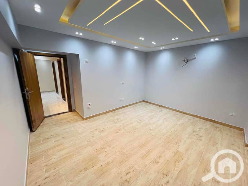 18 c9a81fe7-e1f8-42c4-adfb-217059d34aa9. jpg