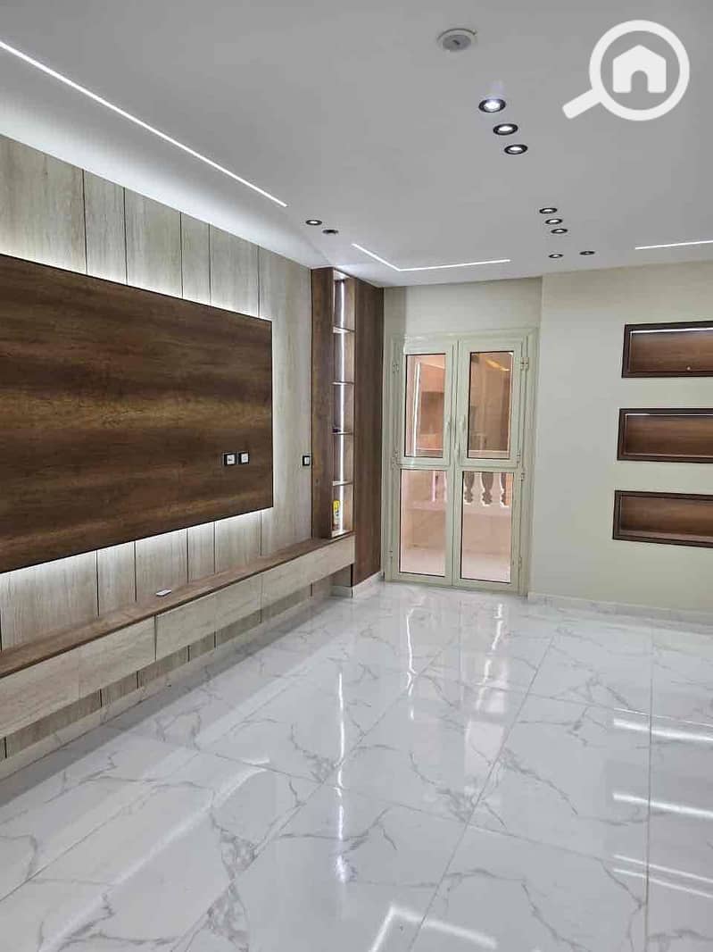 12 b067f839-3bb1-4381-b06a-5c450dee1f1e. jpg