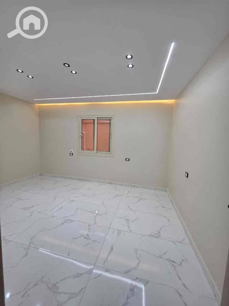 15 ea7d97e6-e61a-42a1-bf33-ed47cce2dabe. jpg