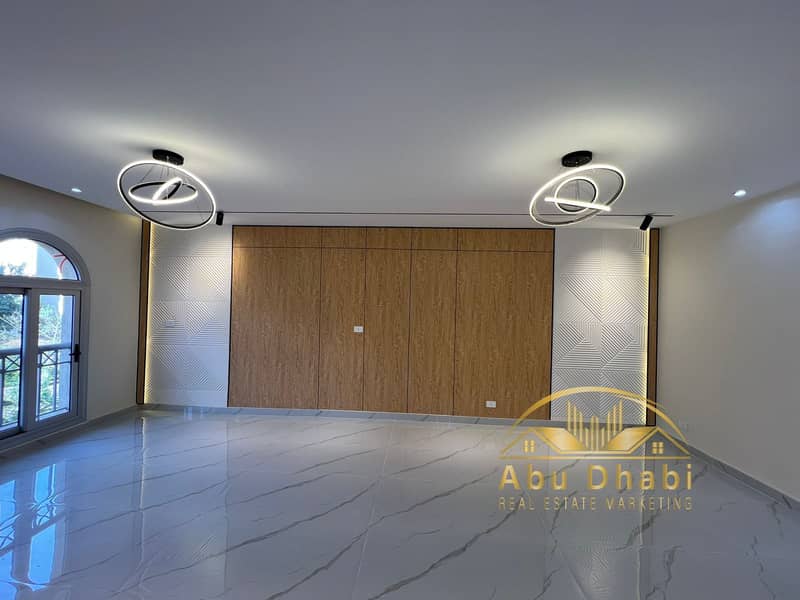 4 81172b33-a379-44ec-bc6f-b1fd235a5734. jpg