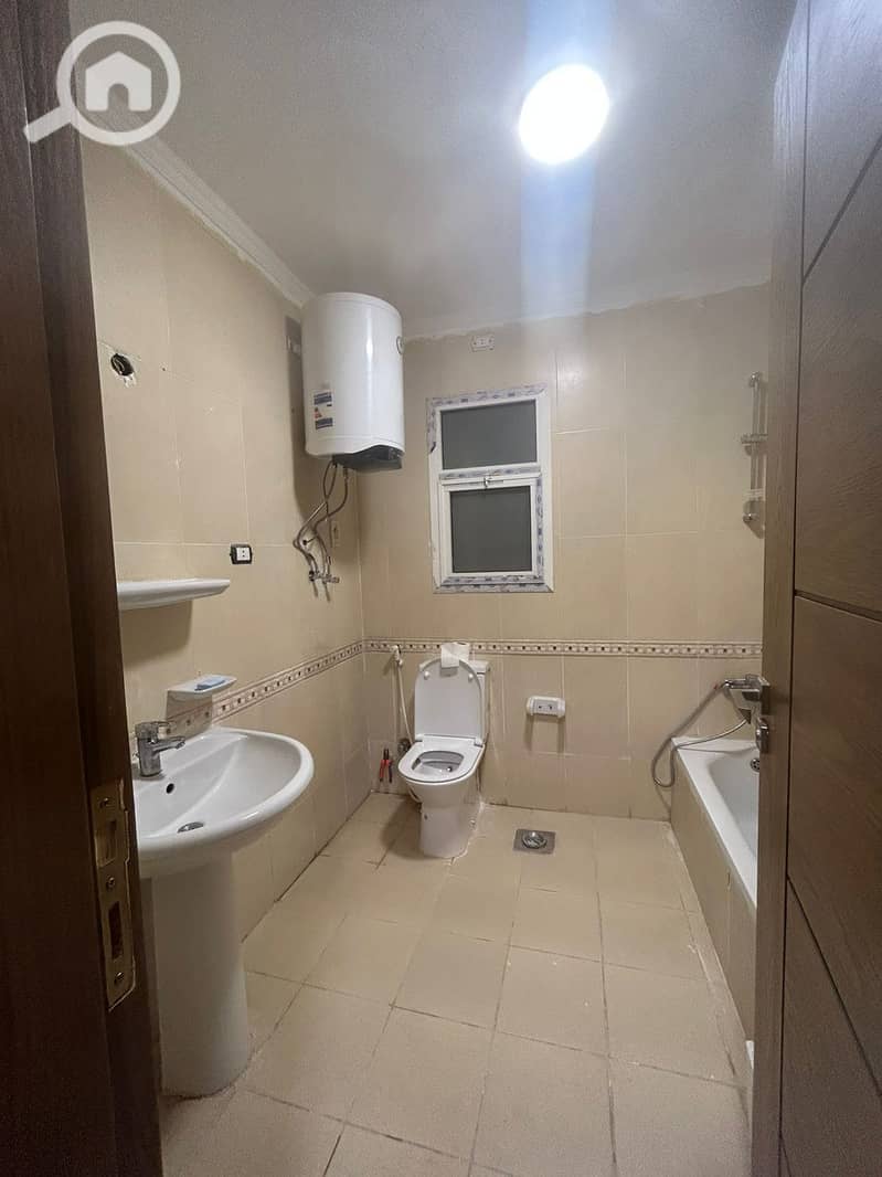 9 ca082f72-a0ee-4e63-b722-1a0a7a97aa16. jpeg