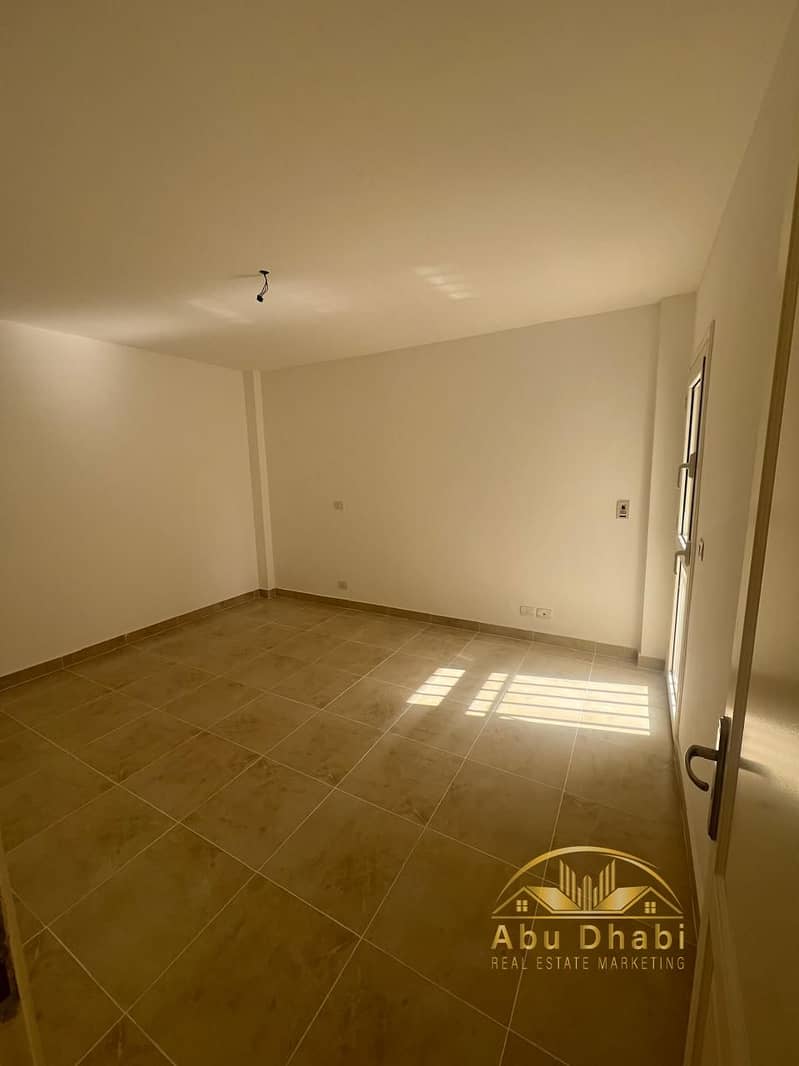 7 9f9c69d9-e48e-4baa-8bd2-90e9c4eec747. jpg