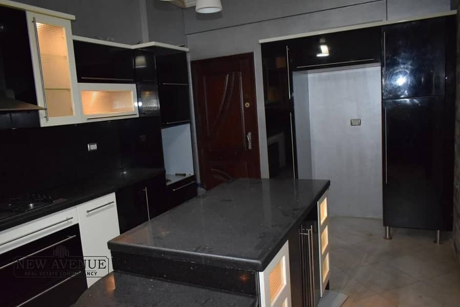 9 9cf8e5c5-7c0e-4172-a2df-67976c7b1db7. jpg