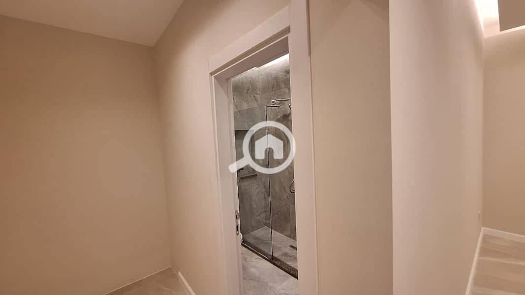 7 5ab8be4d-adca-4dd5-9578-09511d38d8d8. jpg