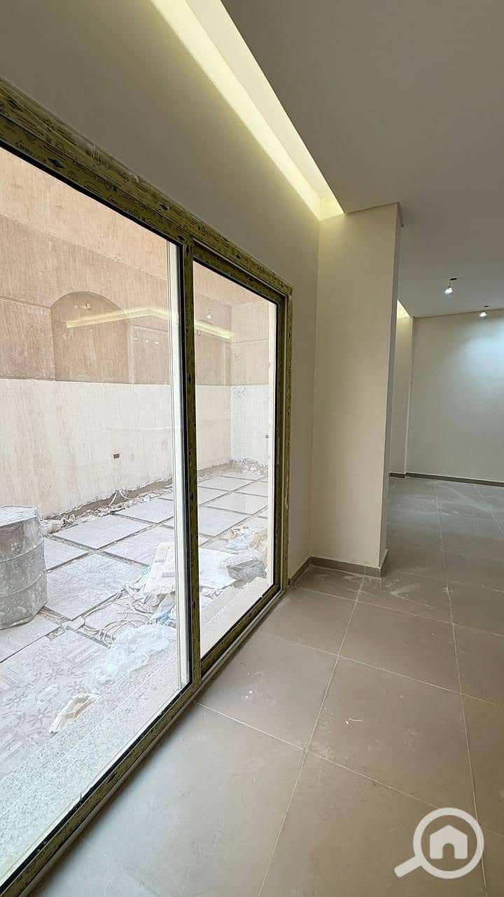 4 4e90e7c6-5d13-4d08-9bd1-2fe8a194328f. jpeg